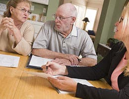 Listen to broker comments © Andy Dean Photography/Shutterstock.com