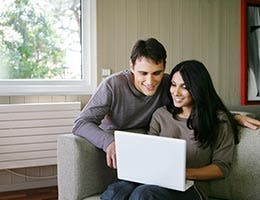 Online shoppers © auremar/Shutterstock.com