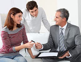 5 ways to make an alluring offer © Goodluz/Shutterstock.com