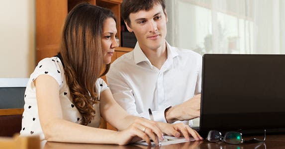 Determine a budget and stick to it © Iakov Filimonov/Shutterstock.com