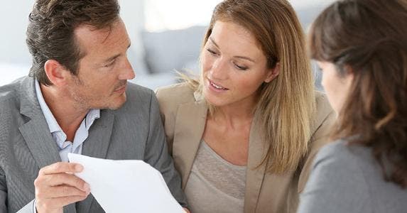 Couple with adviser © Goodluz/Shutterstock.com