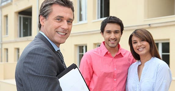 Believing the showing agent is your BFF © auremar/Fotolia.com