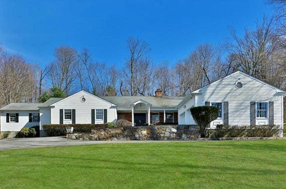 Hillary Clinton's 2nd home in Chappaqua, New York Hillary Clinton's second home in Chappaqua, New York | Realtor.com