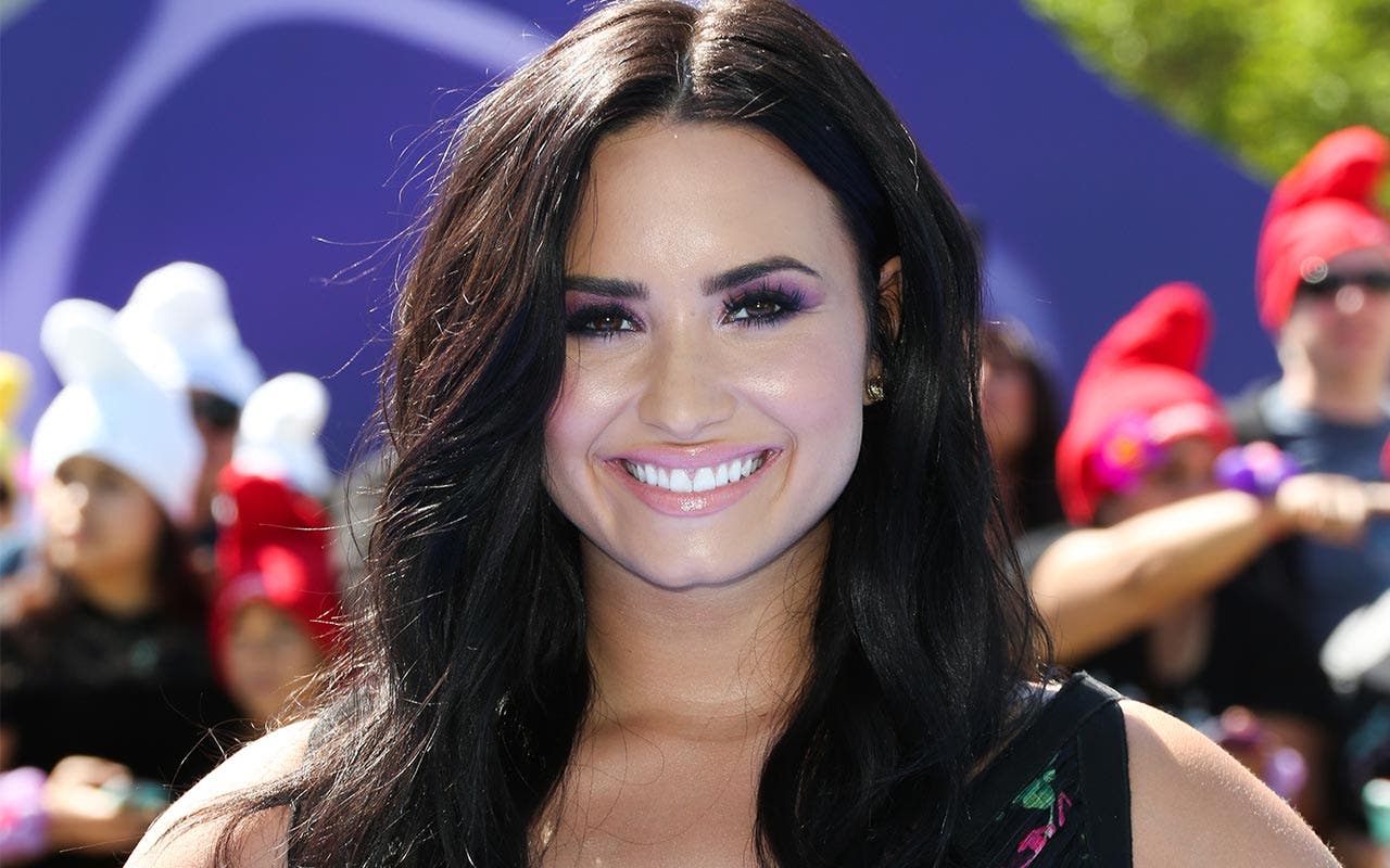 Net Worth Demi Lovato Demi Lovato Bio, Net Worth, Measurements, Body ...