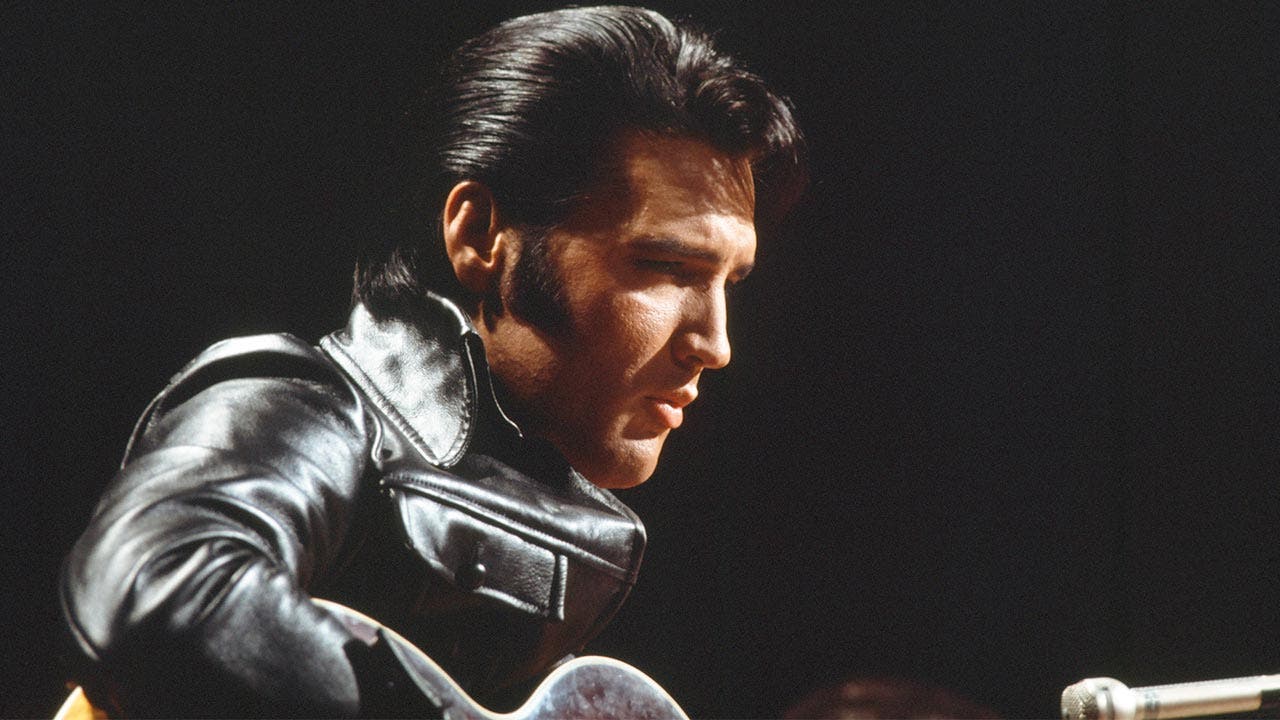 Elvis Presley - Biography - IMDb