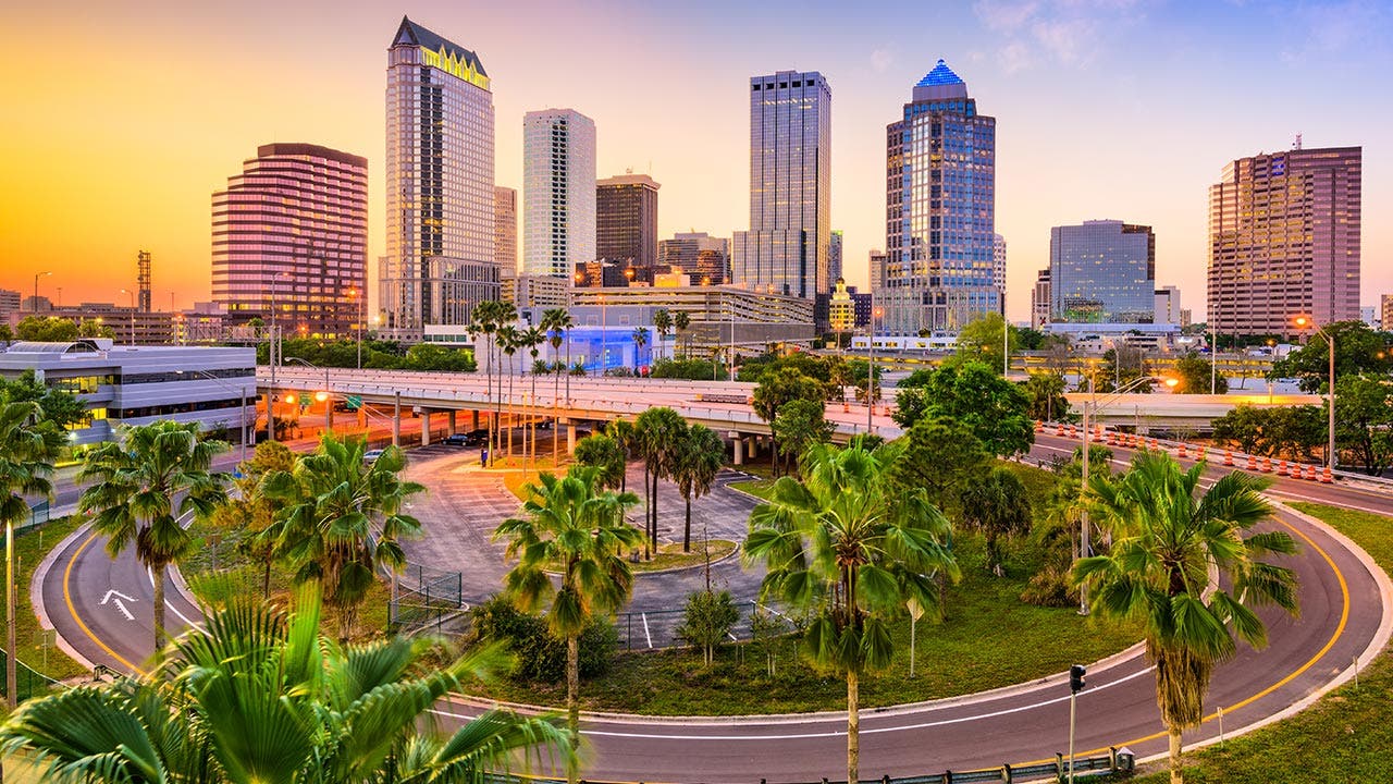 Tampa, Florida skyline and lake