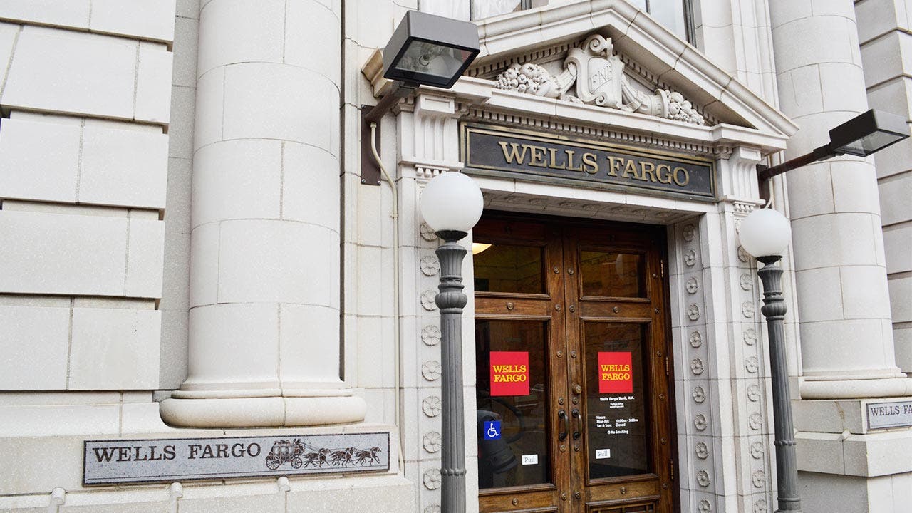 Front of a Wells Fargo bank