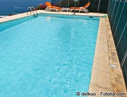 3. The agoraphobic swimmer