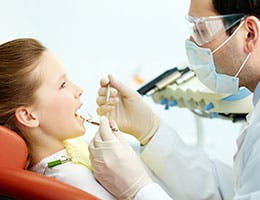 Toup ee or not toup ee © Pressmaster/Shutterstock.com