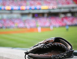 Grand slam contracts © aceshot1/Shutterstock.com