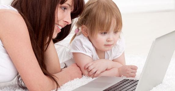 Mother with young daughter using computer © Sergey Mironov/Shutterstock.com