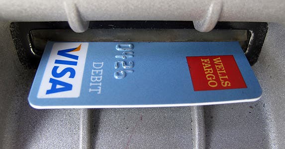 Stacking your cards © MIKE BLAKE/Reuters/Corbis