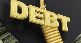 Debt on graduation cap tassel © Scott Maxwell / Fotolia.com