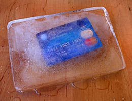 Be wary of credit cards © Sonia Sorbi/Shutterstock.com