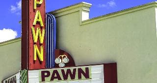 Pawn shop © SchubPhoto/Shutterstock.com