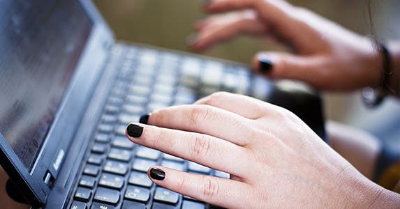 Prepare to write letters © Anna Demjanenko/Shutterstock.com