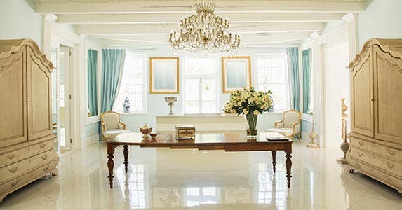 A luxury room with a nice table