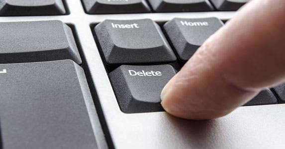 Don't delete old colleagues © Gajus/Shutterstock.com