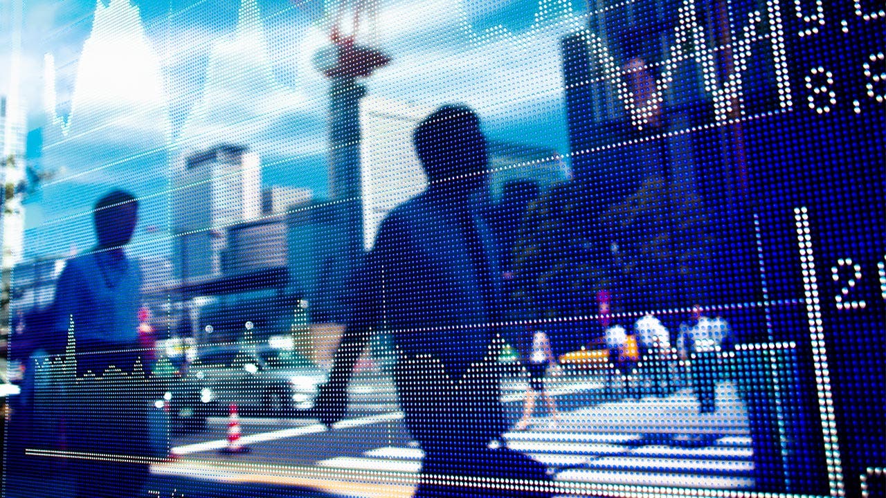 6 reasons to stop dawdling and invest | Hiroshi Watanabe/Getty Images