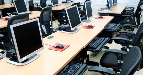 Computer room in a school © sixninepixels/Shutterstock.com