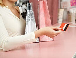 Out-of-control spending © Deklofenak/Shutterstock.com