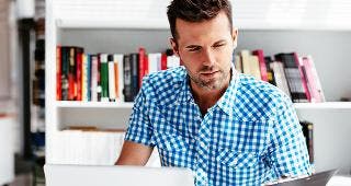 Man on laptop © baranq/Shutterstock.com