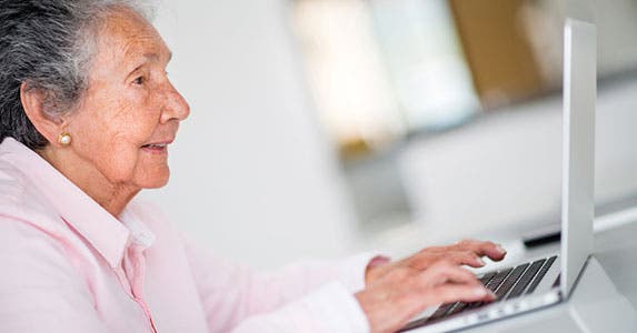 Internet risky for vulnerable seniors © Andresr/Shutterstock.com