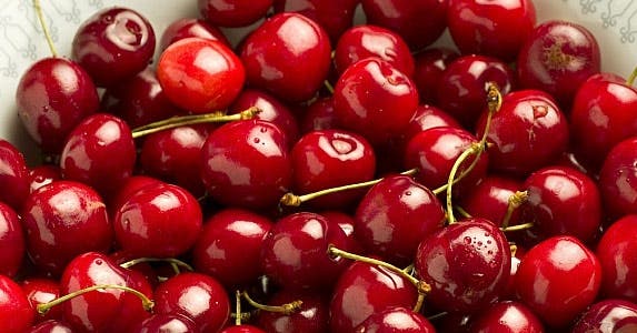 Juicy summer fruit on sale in June © mushisushi / Fotolia