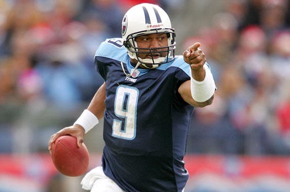 NFL quarterback Steve McNair NFL quarterback Steve McNair | Matthew Stockman/Getty Images