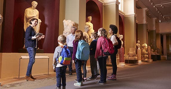 Private museum tour Private museum tour © Monkey Business Images/Shutterstock.com