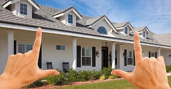 Female hands framing dream house, goal © Andy Dean - Fotolia.com