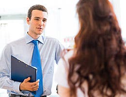 Insurance sales agents © Khakimullin Aleksandr/Shutterstock.com