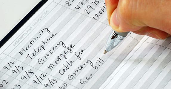 Consumers living paycheck to paycheck © JohnKwan/Shutterstock.com