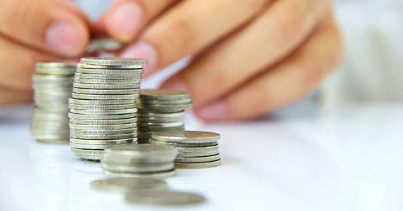 Undisciplined or beginning savers © ponsulak/Shutterstock.com