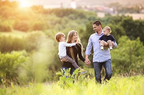 Reasonable rates and fees © Halfpoint/Shutterstock.com