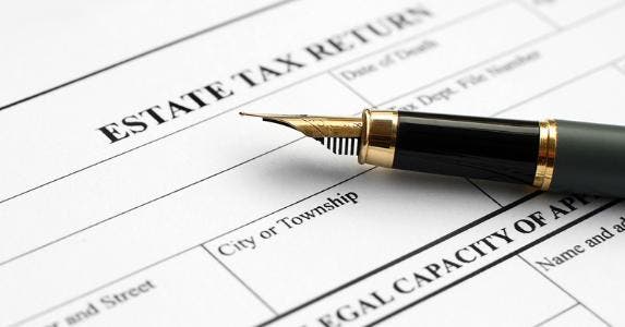 Estate tax return © alexskopje/Shutterstock.com