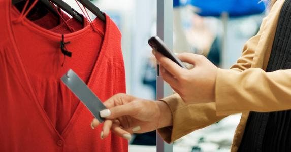 Scanning clothing tag with phone © iStock