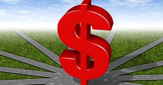 Many roads leading to large dollar sign © Lightspring/Shutterstock.com