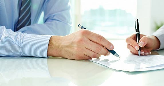 Co-signing nightmares © Pressmaster/Shutterstock.com
