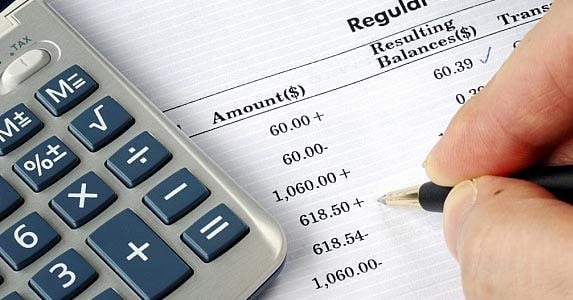 How large a balance is needed to avoid fees? © JohnKwan / Fotolia