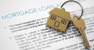 Mortgage loan agreement © Brian A Jackson/Shutterstock.com