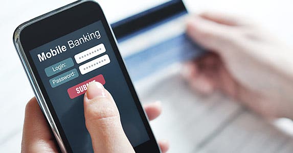 Smaller banks are behind on technology © mama_mia/Shutterstock.com