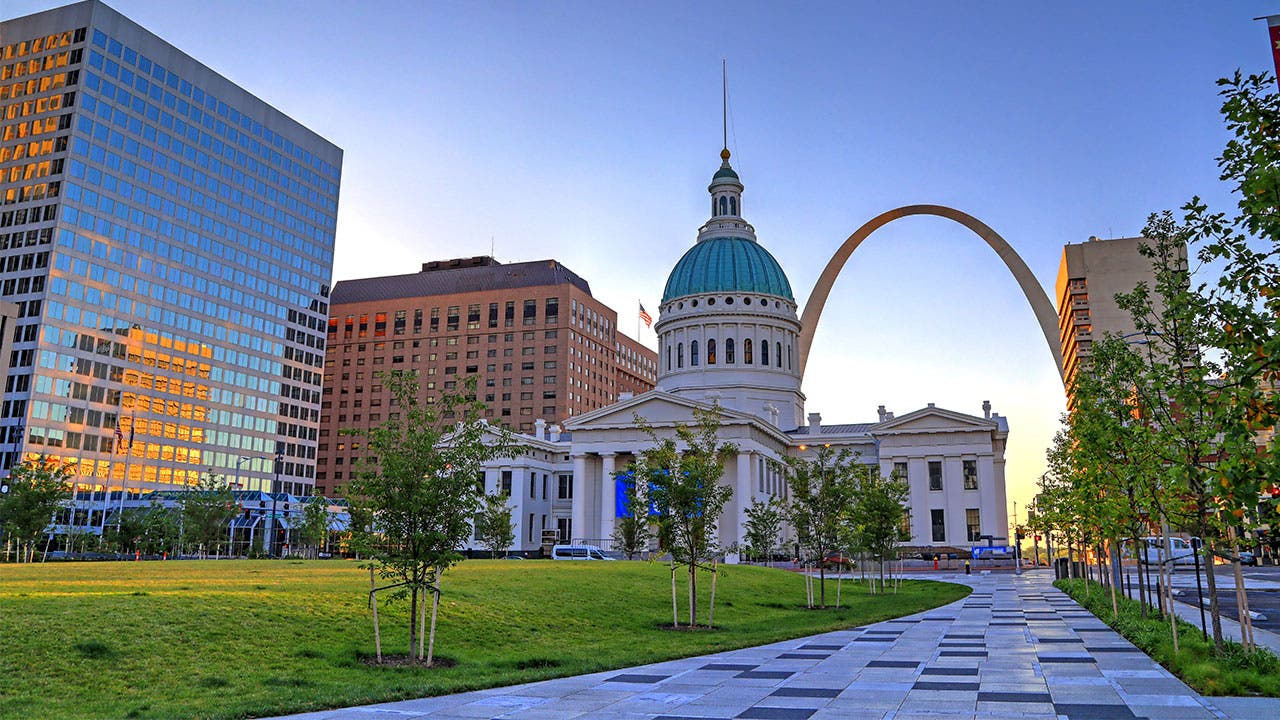 St. Louis Old Courthouse and the Gateway Arch