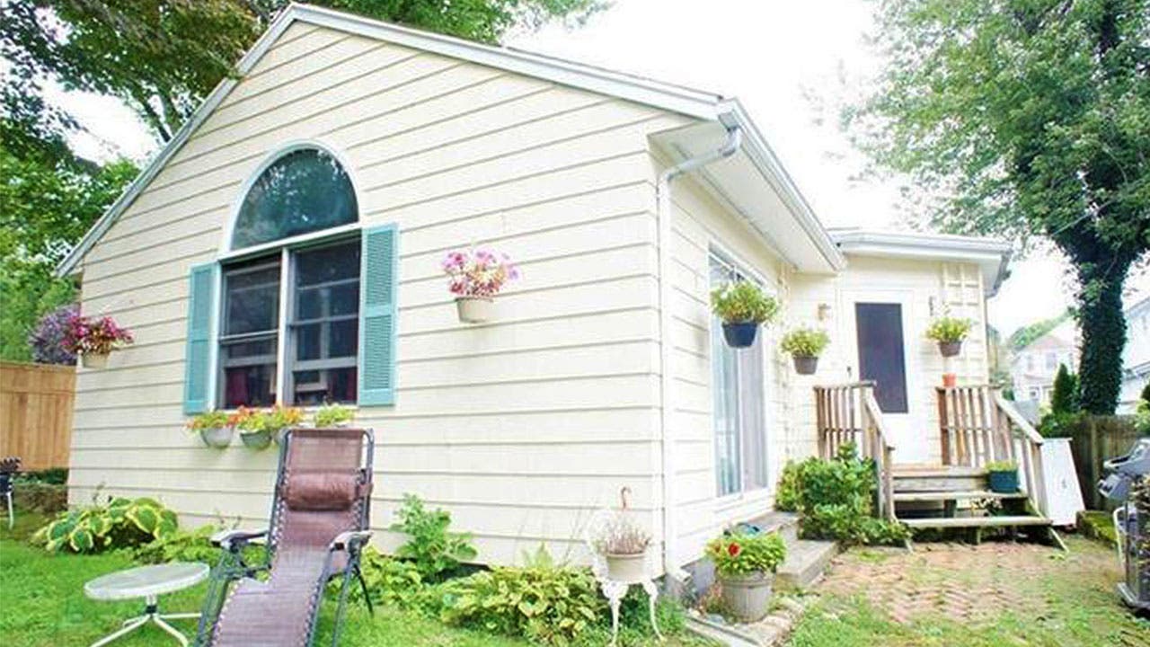 White home in Darien