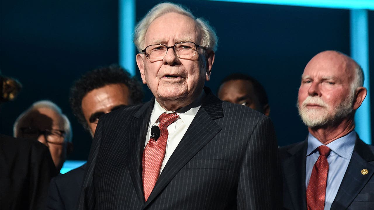 Warren Buffett receiving an award