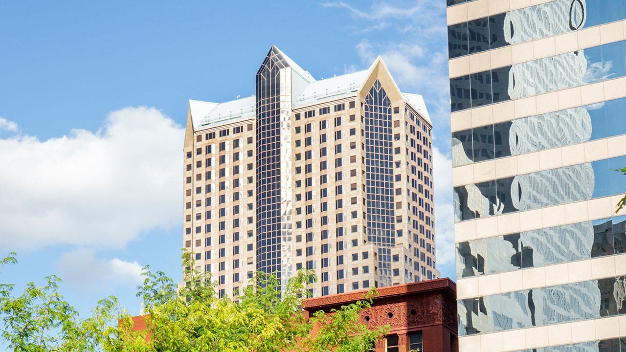 One Metropolitan Square