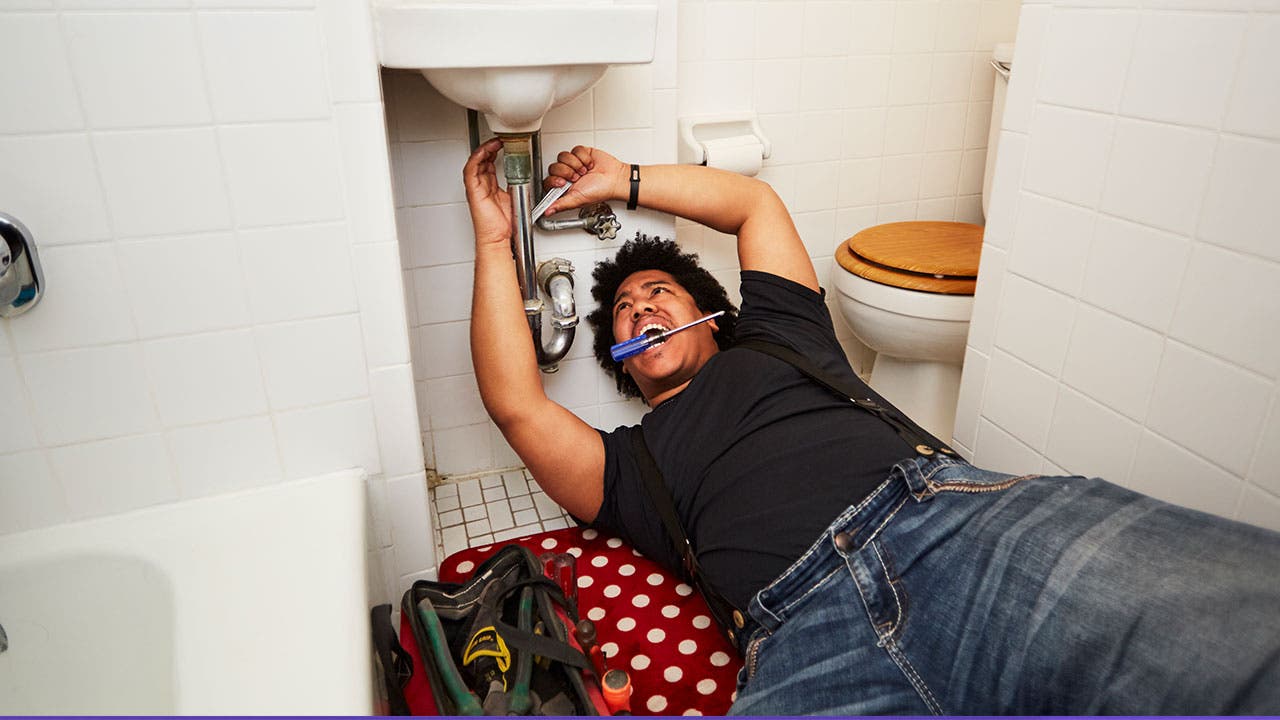 Man doing plumping