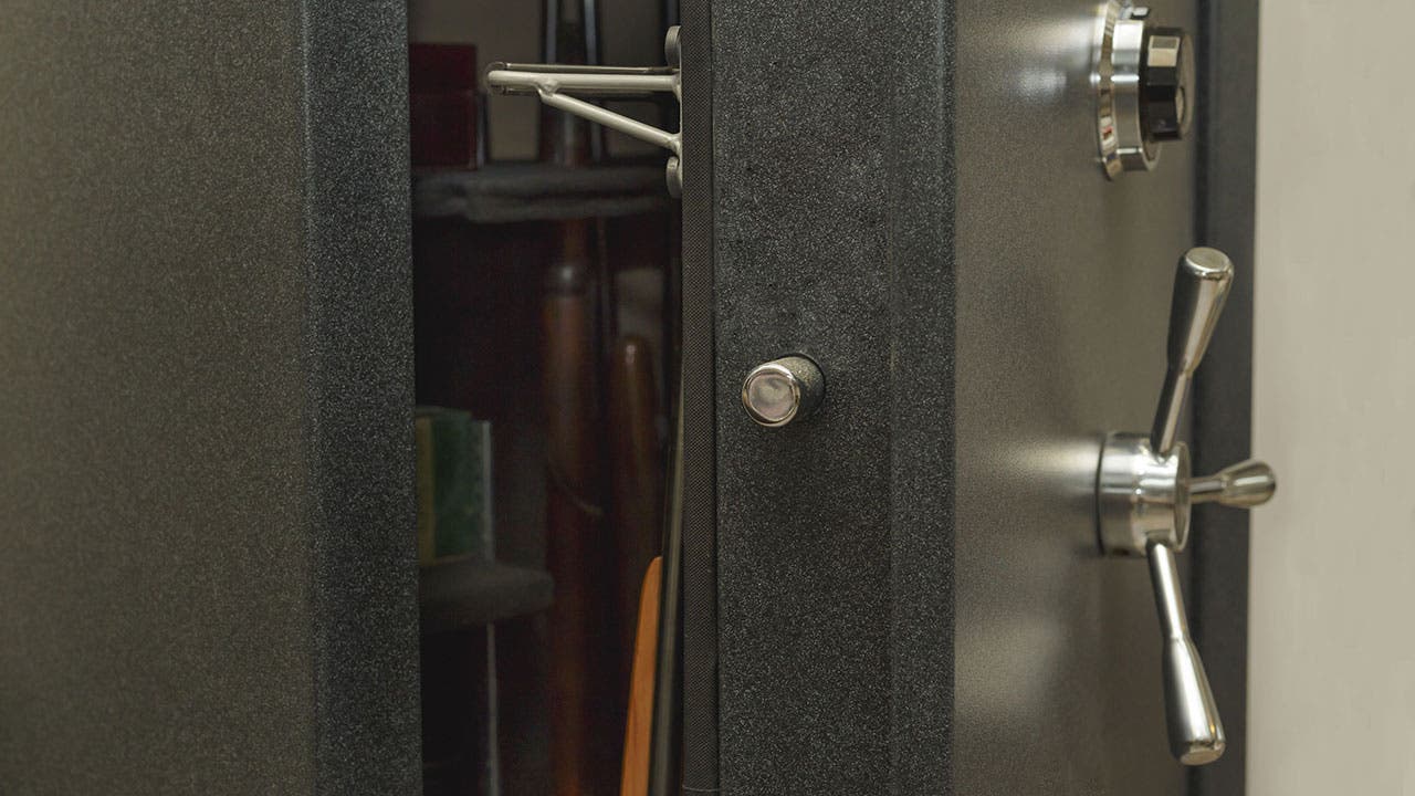 Gun cabinet