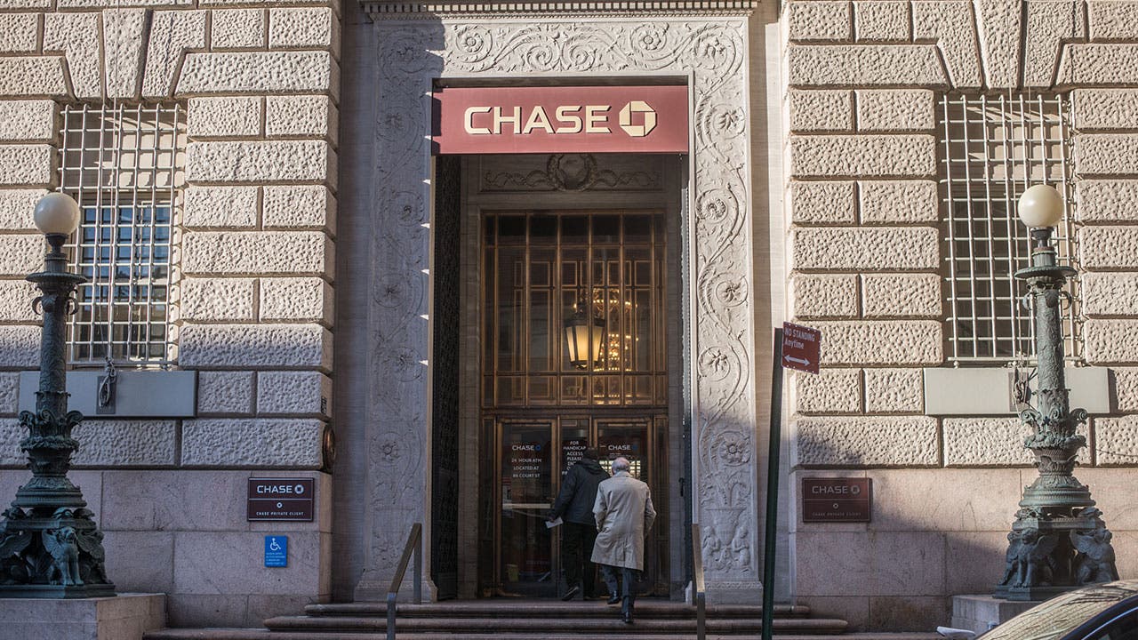 The 15 Largest Banks In America | Bankrate.com