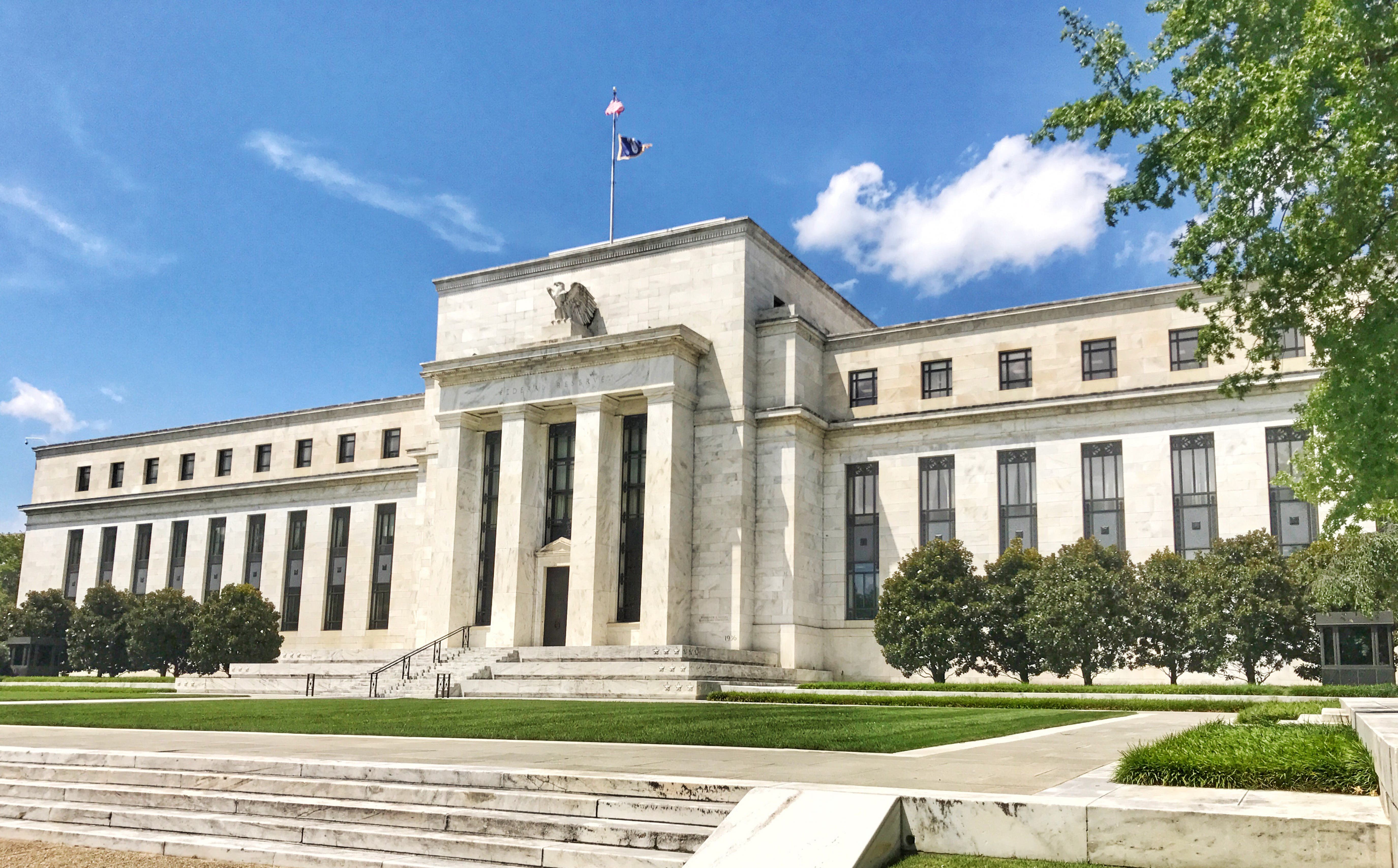 a central bank like the federal reserve in the united states can help banks survive a bank run by